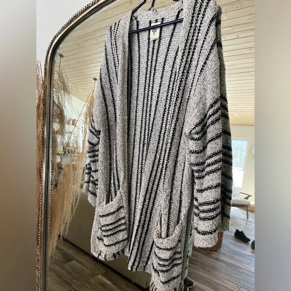 Billabong open front striped beach cardigan. - Picture 1 of 2